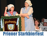 Zwei Frauen erheitern mit Fastenpredigt beim Priener Starkbierfest 2011 im Kursaal Prien am 3.4.2011 (Foto: Anton Hözelsperger)